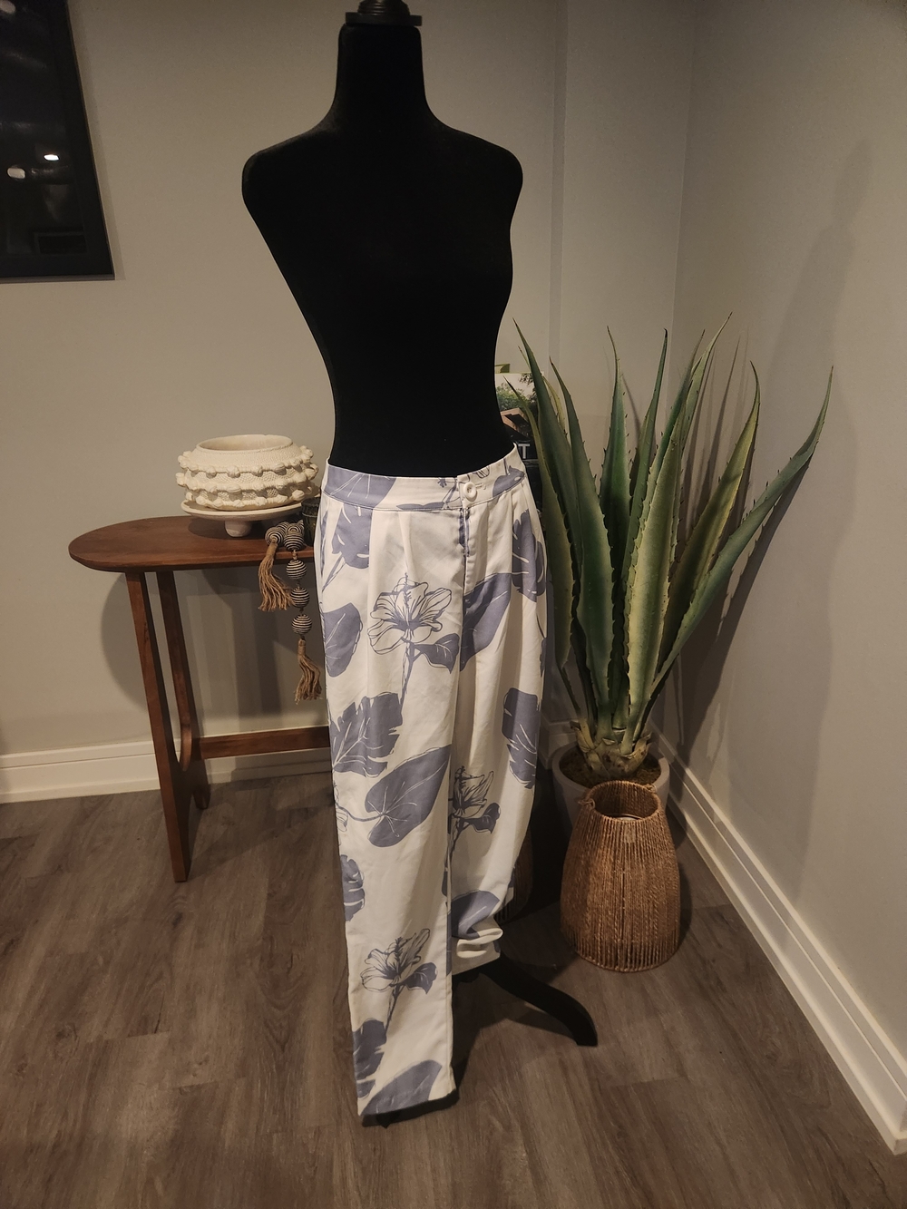 Akira Black Label White Floral Print Pants